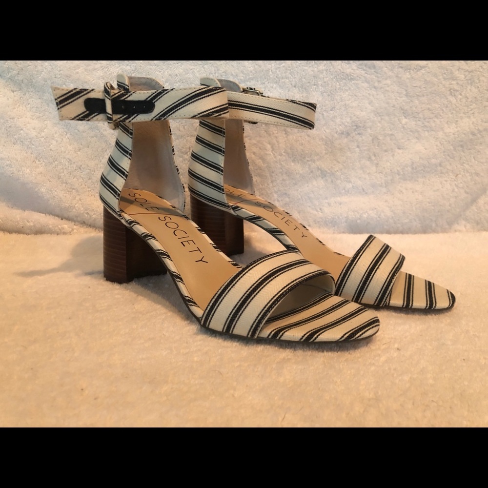 NIB sole society helgah 7.5 black stripe sandal